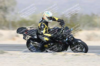 media/Dec-01-2025-Moto Forza (Mon) [[2daa91e15f]]/3-Beginner Group/Session 2 (Turn 7 Inside Pans)/